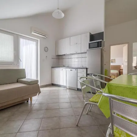 Apartman Lucia Biograd Biograd Na Moru