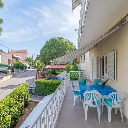 Apartman Lucia Biograd Biograd Na Moru