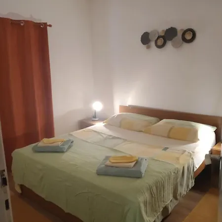 Lucia Biograd Apartman *
