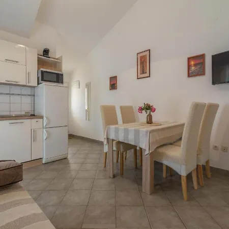 Apartament Lucia Biograd *