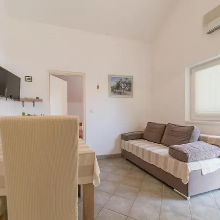 Lucia Biograd Biograd Na Moru