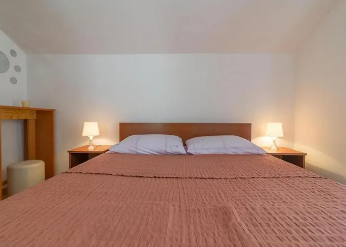 Lucia Biograd דירה *