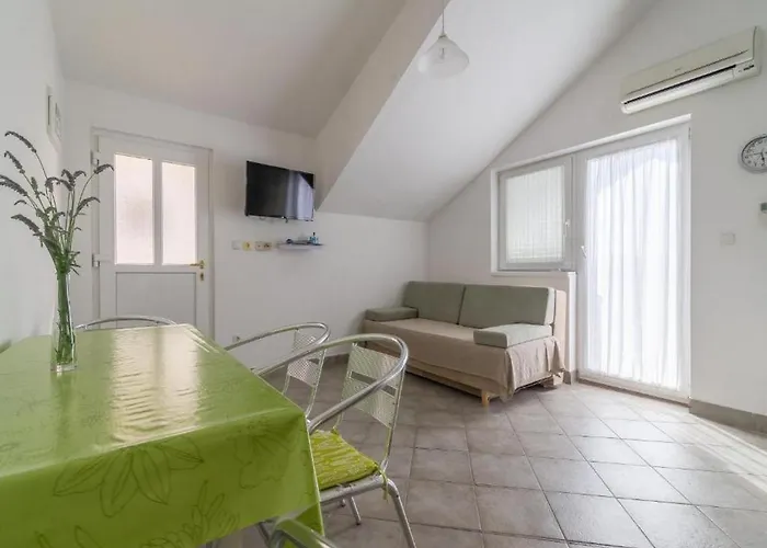 Lucia Biograd ביוגראד נה מורו