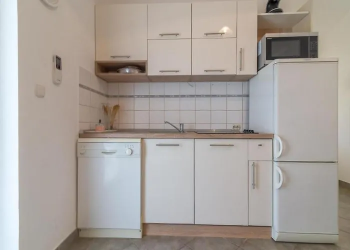 Lucia Biograd דירה ביוגראד נה מורו