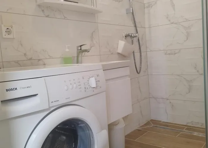 Lucia Biograd דירה *